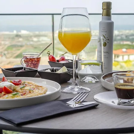 Acro Upscale Residences Apartamento Corinth