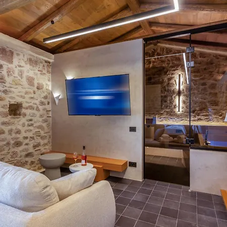 Acro Upscale Residences