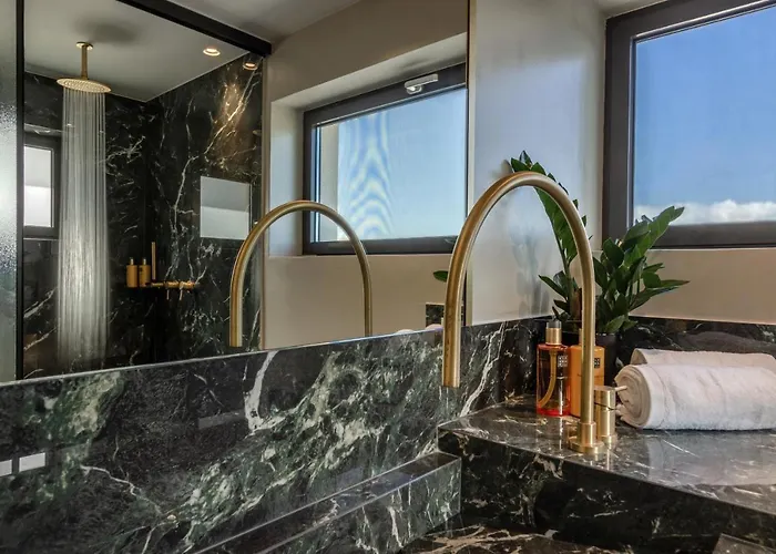 Acro Upscale Residences *